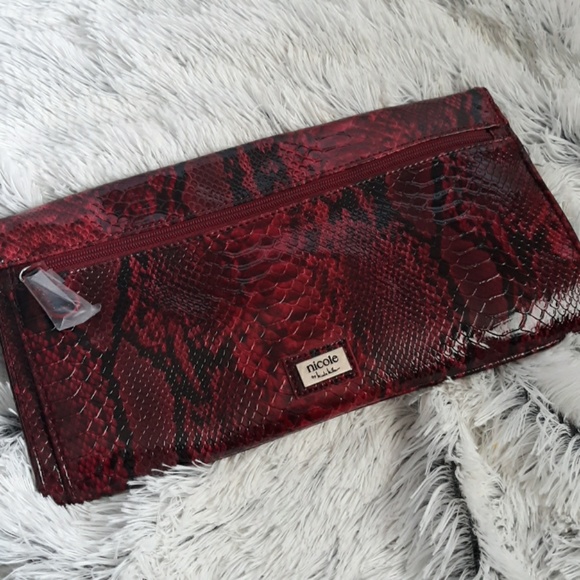 Faux Leather Python print clutch - Picture 2 of 4